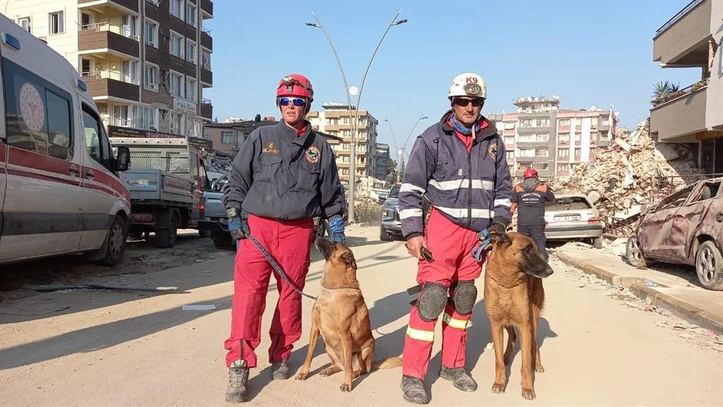 Spectacle d’Ubuntu alors que les pays africains envoient des équipes de secours en Turquie et en Syrie Spectacle d’Ubuntu alors que les pays africains envoient des équipes de secours en Turquie et en Syrie