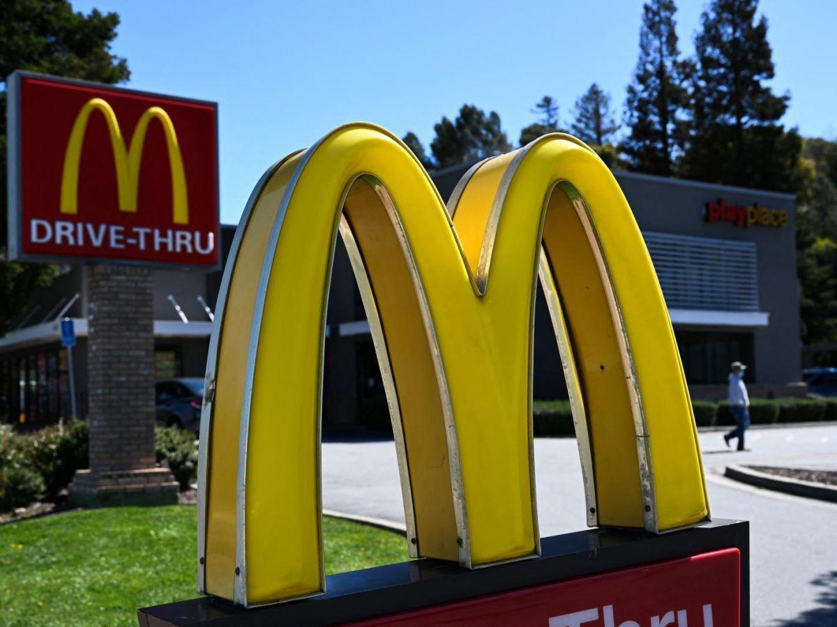 Que sait-on de la bactérie E. coli, à l’origine d’un mort et de dizaines de malades chez McDonald’s ? Que sait-on de la bactérie E. coli, à l’origine d’un mort et de dizaines de malades chez McDonald’s ?