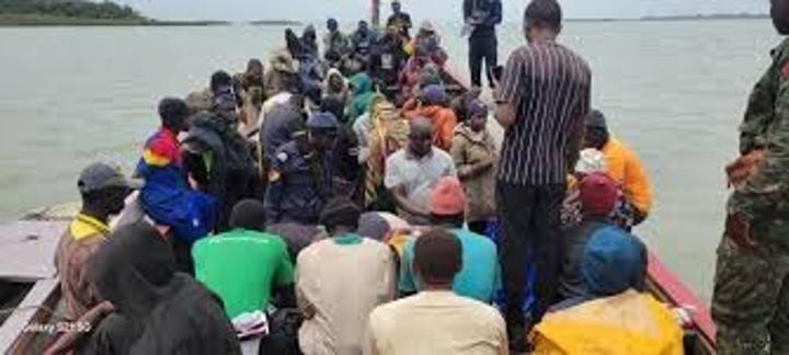 Autorités Guinéennes Interceptent une Pirogue avec 56 Migrants