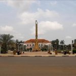 Hommes Armés Saisissent Bulletins Après Coup D’État Hommes Armés Saisissent Bulletins Après Coup D'État