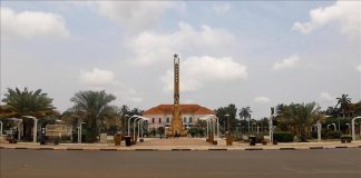 Hommes Armés Saisissent Bulletins Après Coup D’État Hommes Armés Saisissent Bulletins Après Coup D'État