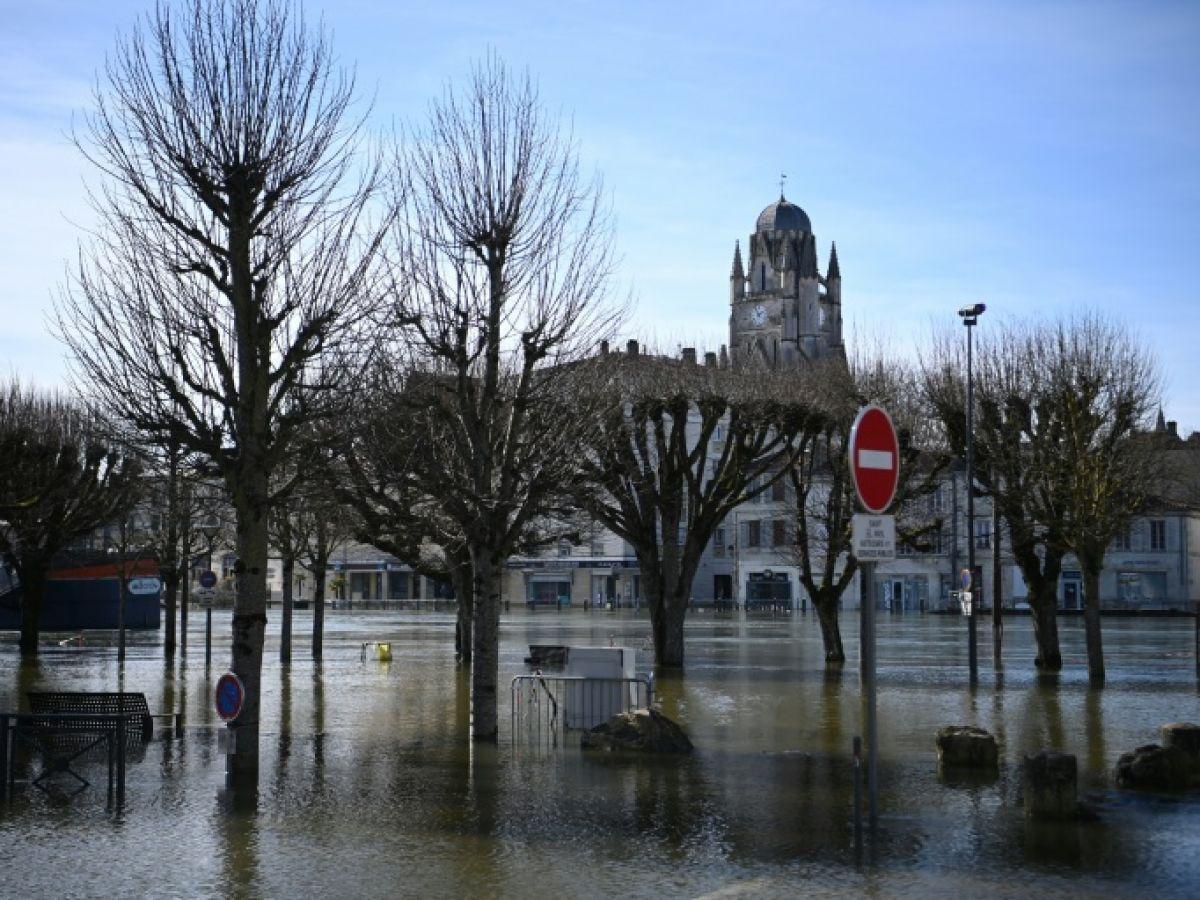 Inondations dans L’Ouest: Niveau de L’Eau Baisse Inondations dans L’Ouest: Niveau de L’Eau Baisse