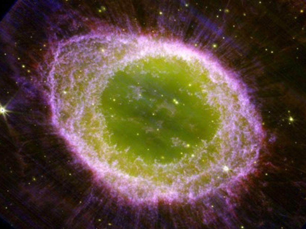 Le James Webb sublime la nébuleuse de la Lyre Le James Webb sublime la nébuleuse de la Lyre