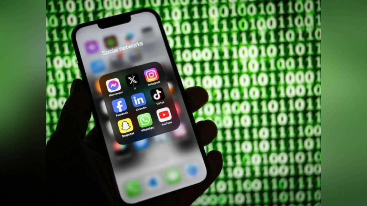 Réseaux Sociaux: Interdiction pour Enfants et Adolescents? Réseaux Sociaux: Interdiction pour Enfants et Adolescents?