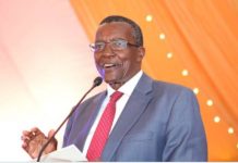 SULTAN MARAGA: Cj Maraga dressed in a sultan attire while visiting Mombasa law court