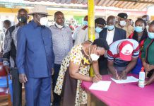 Raila drums up support for law reforms in Central Kenya