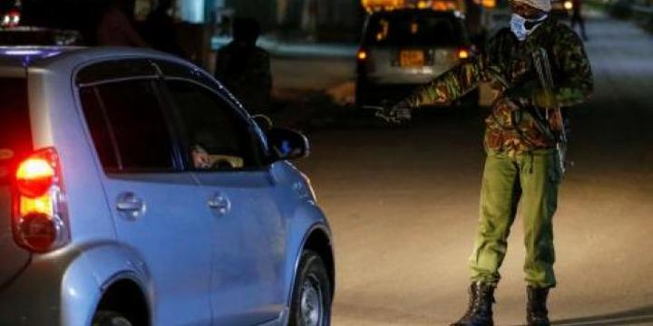 Heroic Cop Comes to the Rescue of Supermarket Attendant Heroic Cop Comes to the Rescue of Supermarket Attendant