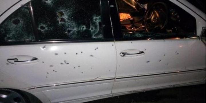Police Spray Bullets on Vehicle With 5 Occupants in Highway Chase Police Spray Bullets on Vehicle With 5 Occupants in Highway Chase