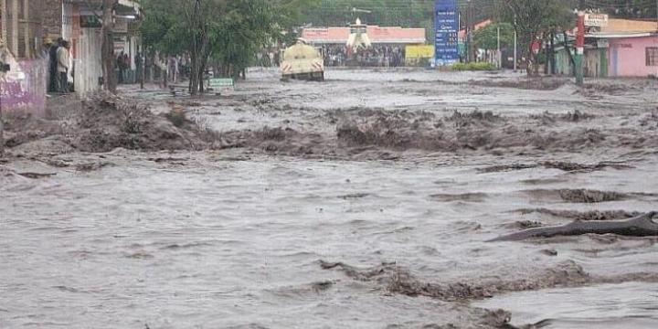 Motorists Stranded as Mombasa Hit by Flash Floods Motorists Stranded as Mombasa Hit by Flash Floods