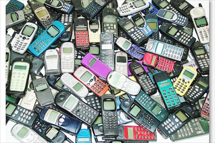 Cellphone firms turn to eco-friendly covers to cut carbon Cellphone firms turn to eco-friendly covers to cut carbon