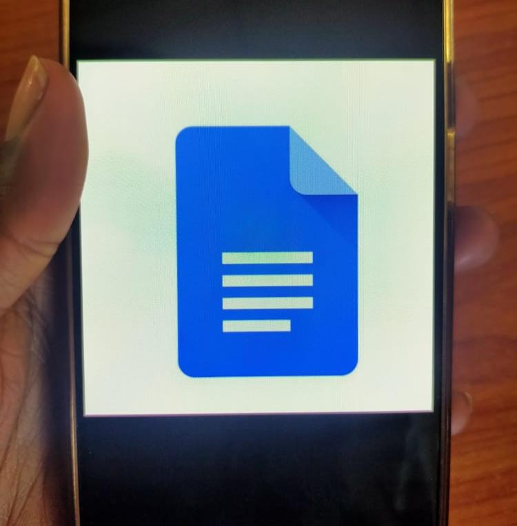 Google ドキュメントで絵文字リアクションを使用する方法