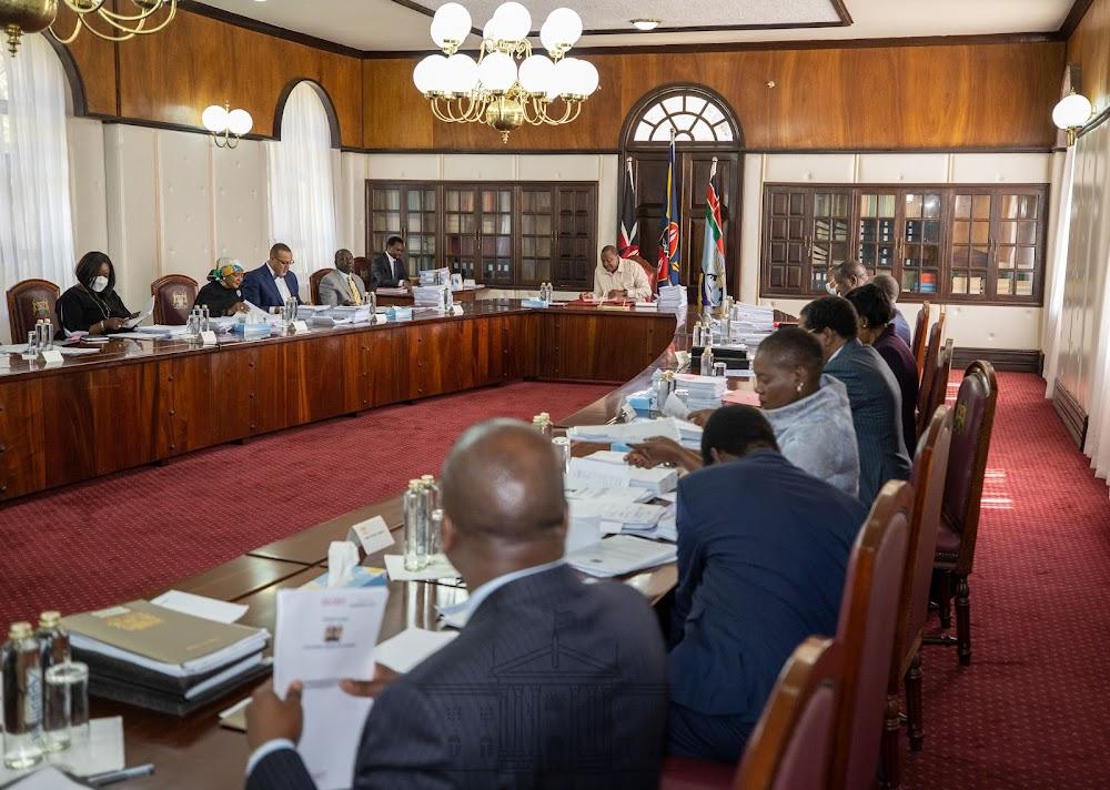 Uhuru, Ruto meet for cabinet meeting at State House