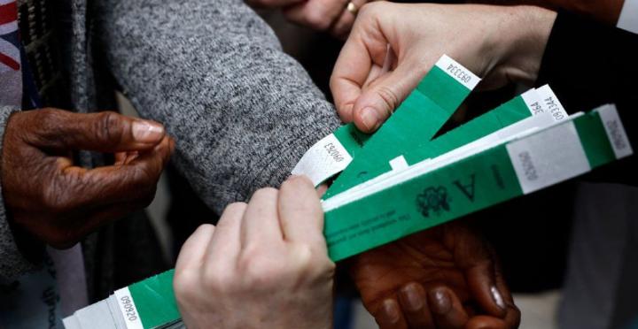 eBay bans sale of Queen lying-in-state wristbands eBay bans sale of Queen lying-in-state wristbands