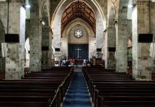 Kenyan police hunt for church thief Kenyan police hunt for church thief