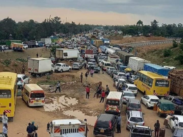 Kenyans asked to behave on roads as traffic build up Kenyans asked to behave on roads as traffic build up