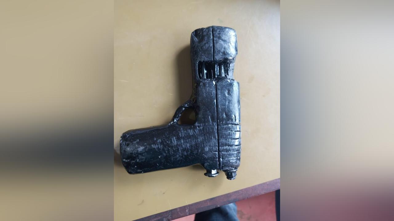 Suspected robber found with homemade pistol arrested in Dagoretti Suspected robber found with homemade pistol arrested in Dagoretti