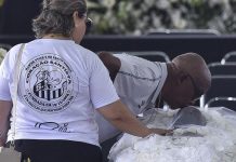 Fans mourn Pele at public viewing in Brazil stadium Fans mourn Pele at public viewing in Brazil stadium