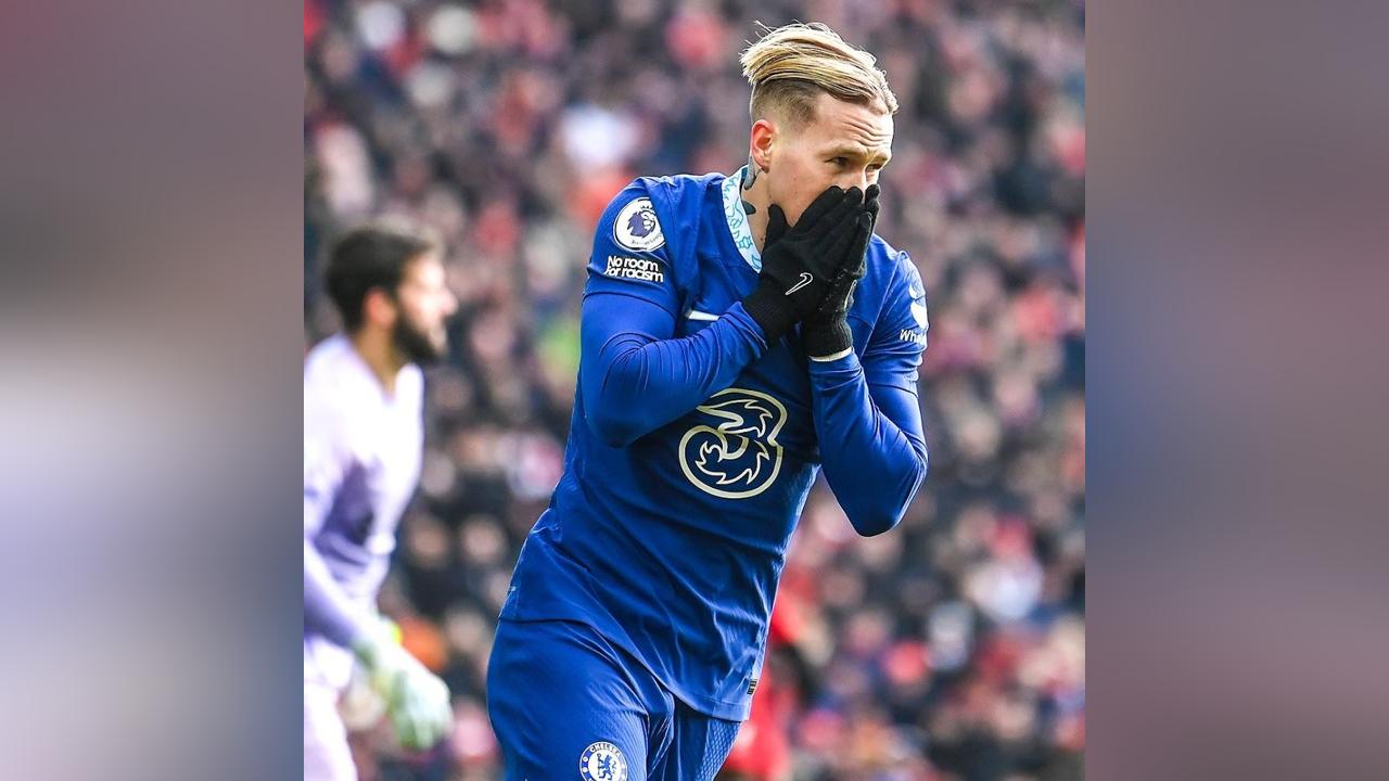 Everton stun Arsenal in Dyche's first game as boss Everton stun Arsenal in Dyche's first game as boss