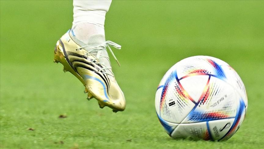 Manchester United handed 2-2 home draw with Leeds United Manchester United handed 2-2 home draw with Leeds United