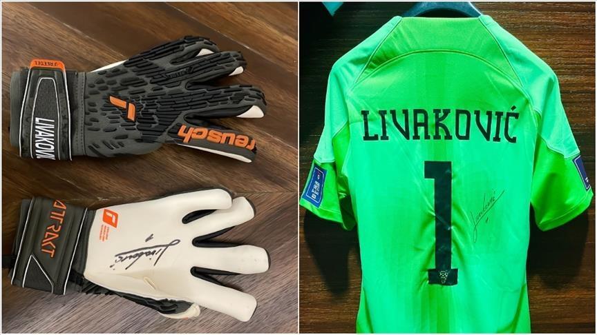 Croatia’s goalie Livakovic donates World Cup jersey, gloves to quake victims in Türkiye Croatia’s goalie Livakovic donates World Cup jersey, gloves to quake victims in Türkiye
