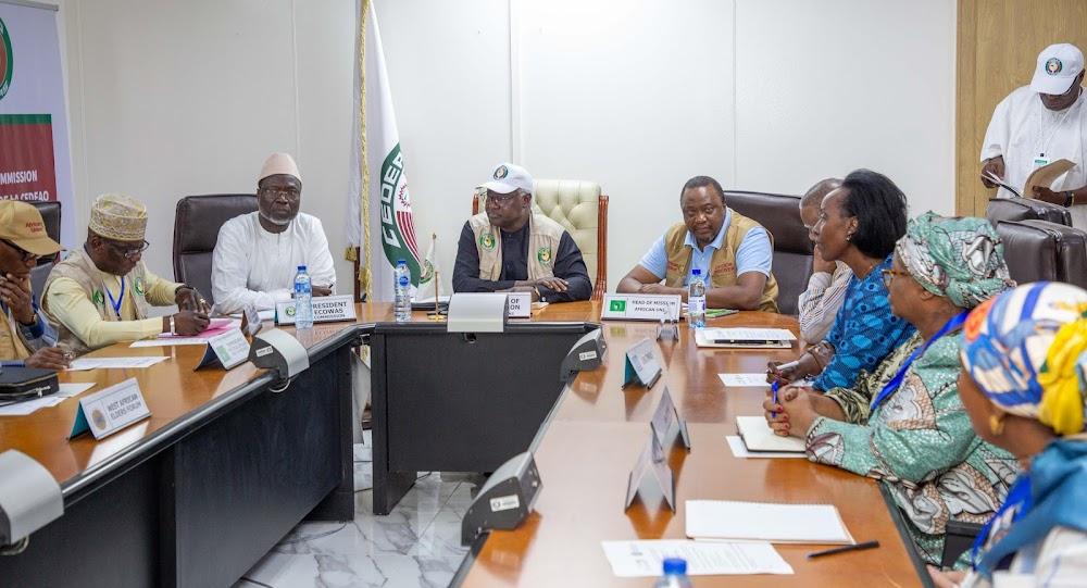 Uhuru holds talks with observers on deployment Uhuru holds talks with observers on deployment