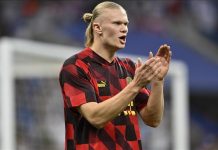 Manchester City lift Premier League trophy after beating Chelsea 1-0 Manchester City lift Premier League trophy after beating Chelsea 1-0