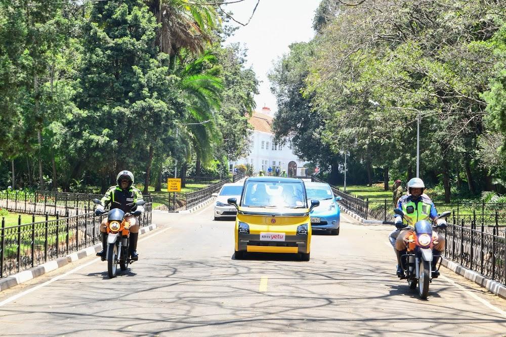 Ruto drives self in electric car to KICC for youth climate assembly Ruto drives self in electric car to KICC for youth climate assembly