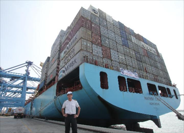 Maersk cuts 10,000 jobs as shipping demand falls Maersk cuts 10,000 jobs as shipping demand falls