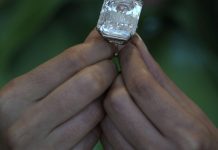 Rare blue diamond goes on display in Abu Dhabi ahead of May auction Rare blue diamond goes on display in Abu Dhabi ahead of May auction