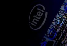 Intel Warns Shareholders of Trump Deal Risks Intel Warns Shareholders of Trump Deal Risks