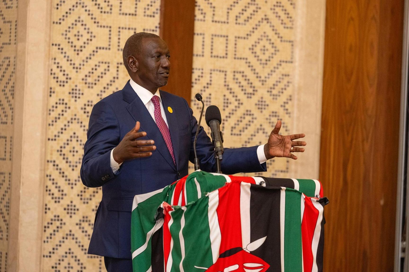 Tuwache upuzi! We need to build a new airport, Ruto says Tuwache upuzi! We need to build a new airport, Ruto says