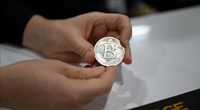 Bitcoin Weekly Downward Trend from Institutional Sell-Offs Bitcoin Weekly Downward Trend from Institutional Sell-Offs