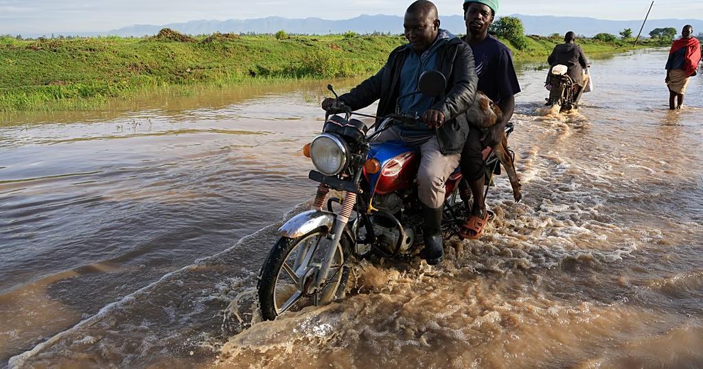 Floods Worsen in Kenya as Rivers Burst Banks Floods Worsen in Kenya as Rivers Burst Banks