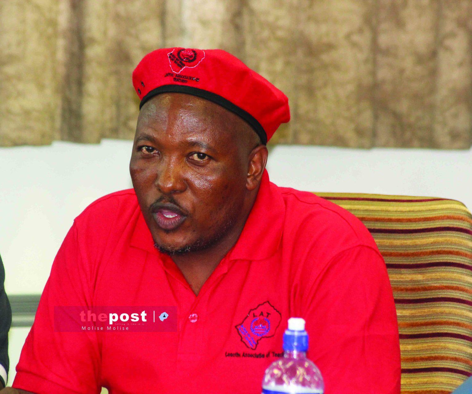 Civil servants demand 25% Civil servants demand 25%