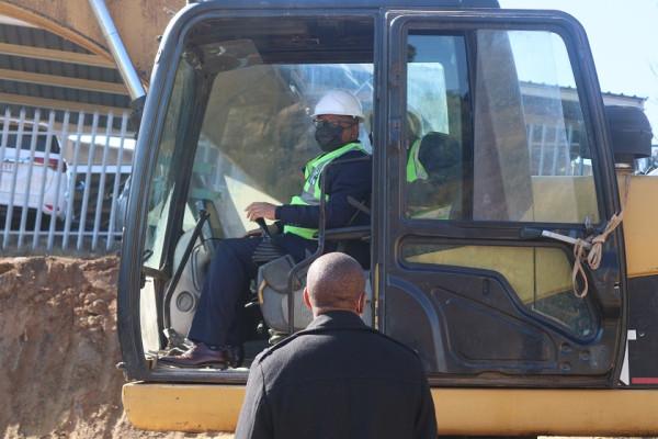 Prime Minister Leads Mpilo Boulevard Sod Turning
