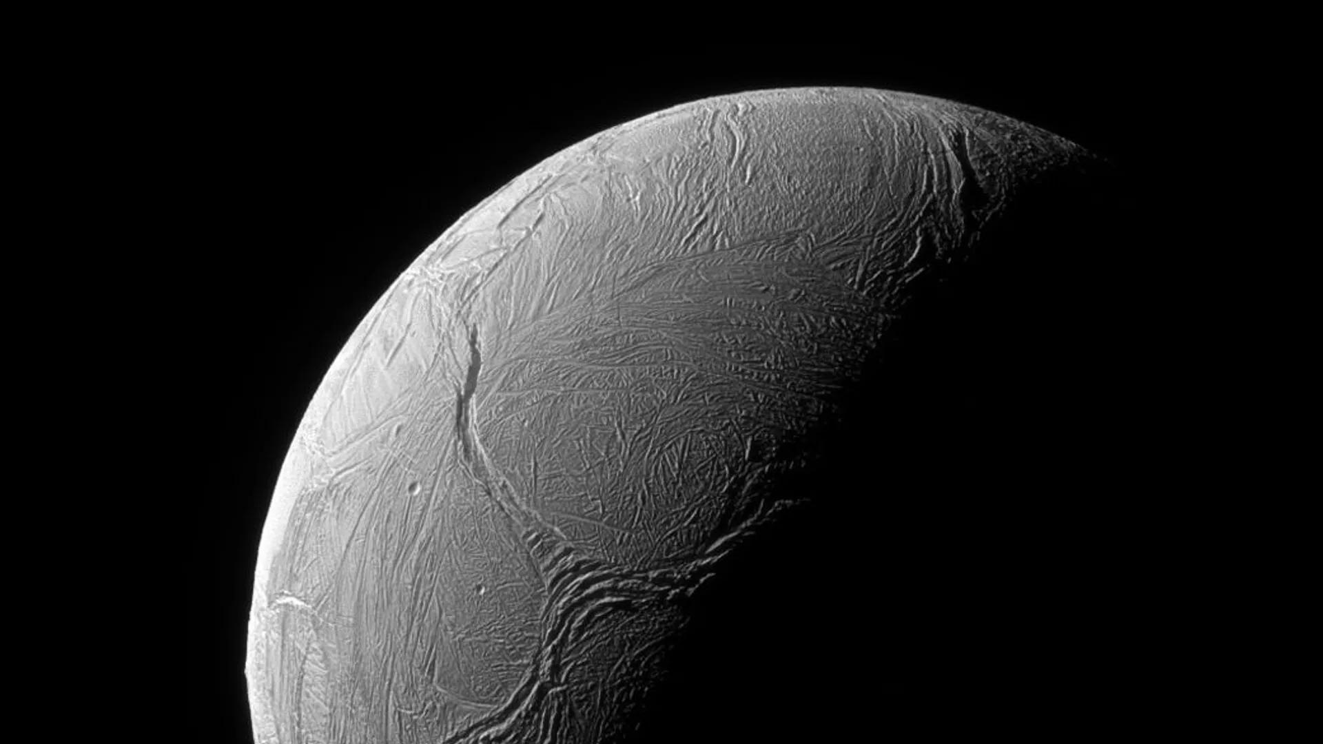 Photo: Astronomers Spot Erupting Water Geyser on Saturn’s Moon Enceladus Photo: Astronomers Spot Erupting Water Geyser on Saturn’s Moon Enceladus