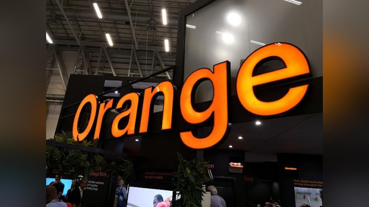 Orange Botswana donates 25 tablets Orange Botswana donates 25 tablets