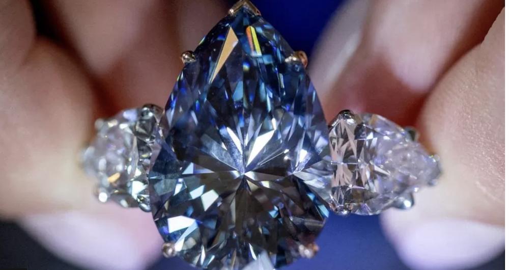 Christie’s sells rare blue diamond for over $40m Christie’s sells rare blue diamond for over $40m