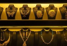 Gold Prices Surge Amid U.S. Shutdown and Rate-Cut Bets Gold Prices Surge Amid U.S. Shutdown and Rate-Cut Bets