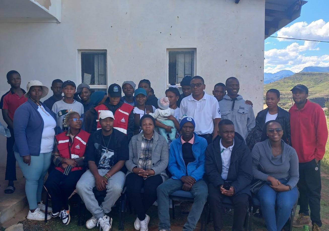 ECONOMIC INDEPENDENCE TAKES CENTRE STAGE AT YOUTH DIALOGUE ECONOMIC INDEPENDENCE TAKES CENTRE STAGE AT YOUTH DIALOGUE