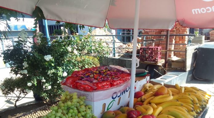 STREET VENDOR WANTS MORE PROFITS STREET VENDOR WANTS MORE PROFITS