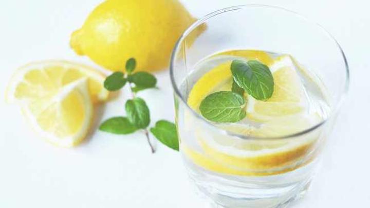 benefits-of-drinking-hot-water-with-lemon-or-green-tea-before-bed-liberia