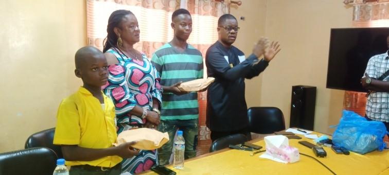 Rufus Neufville presents LRD150, 000 cash to dux from WAEC Rufus Neufville presents LRD150, 000 cash to dux from WAEC