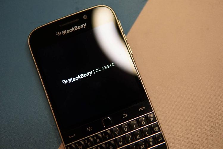 BlackBerry's smartphone takes a bow BlackBerry's smartphone takes a bow