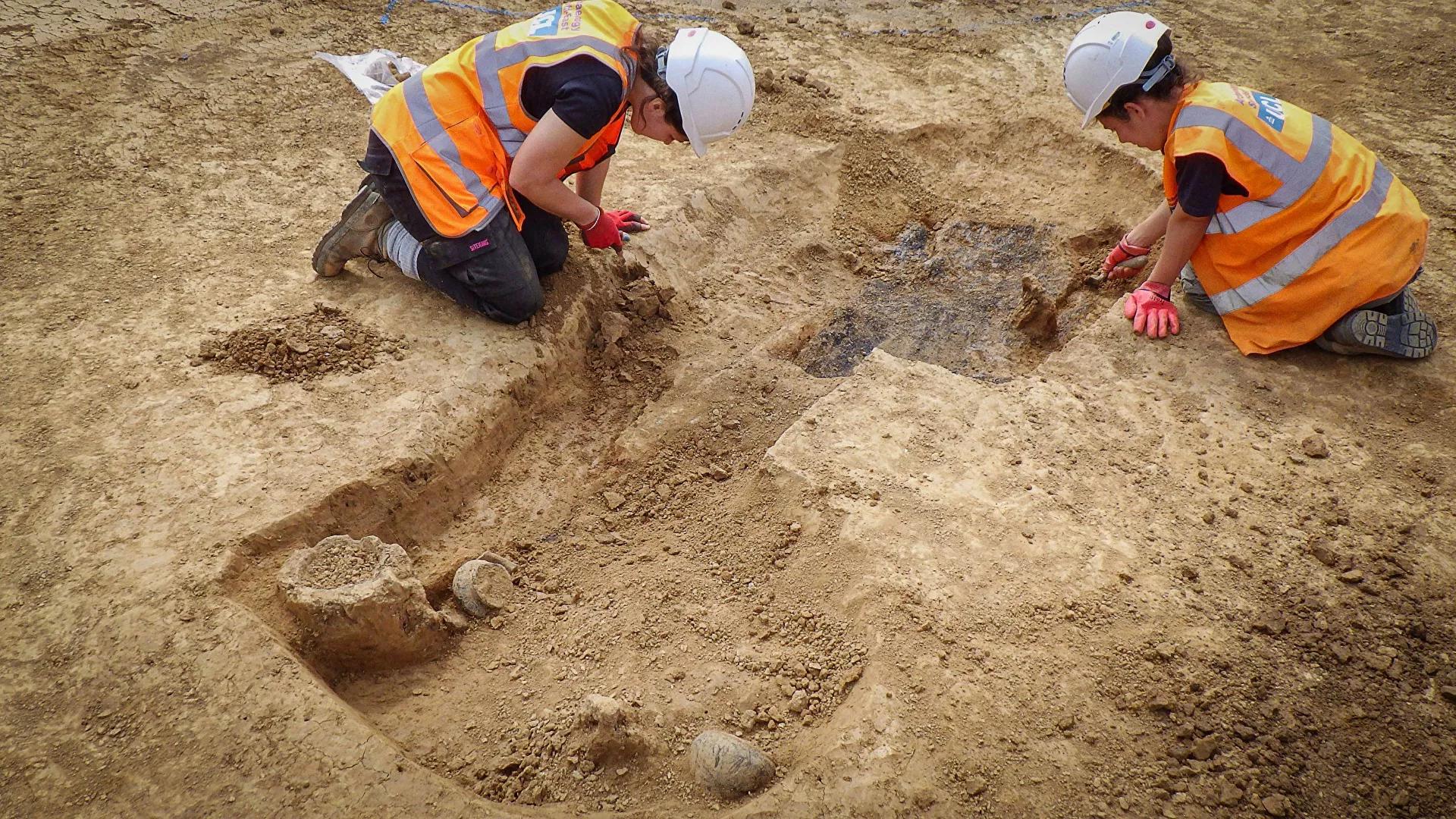 Coins Discovered Near the Thames Could Rewrite London's History, Archaeologist Says Coins Discovered Near the Thames Could Rewrite London's History, Archaeologist Says