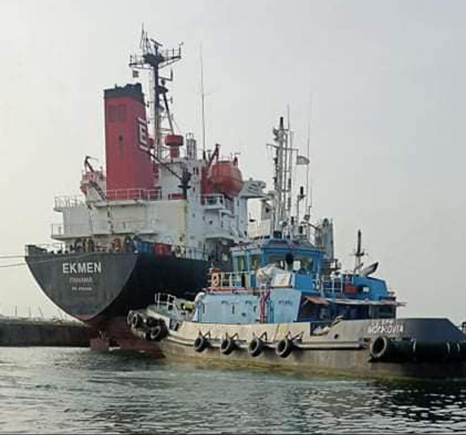 National Coast Guard Escorts Vessel with Mixture of Ammonium Nitrate, Heavy Fuel Oil Off Liberia’s Territorial Waters National Coast Guard Escorts Vessel with Mixture of Ammonium Nitrate, Heavy Fuel Oil Off Liberia’s Territorial Waters