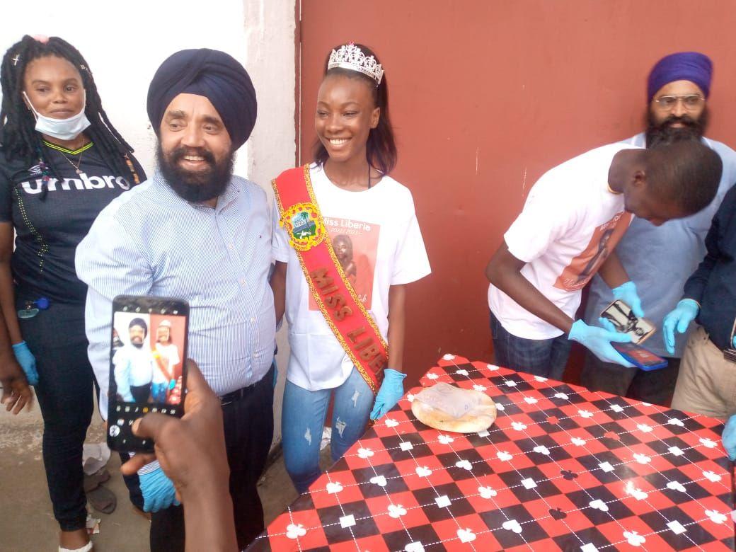 Miss Liberia joins Jeety on food distribution Miss Liberia joins Jeety on food distribution