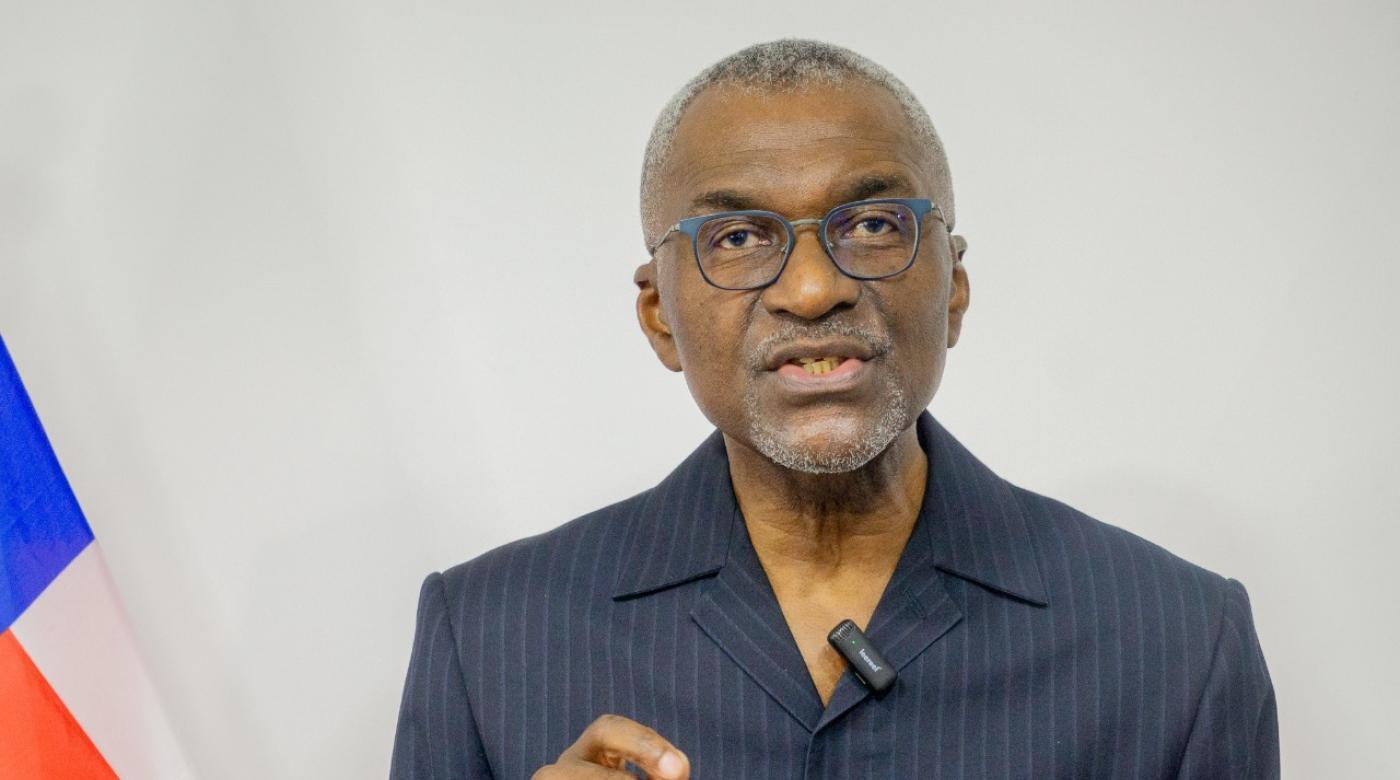 Cummings Gets Rousing Support On Bushrod Island Cummings Gets Rousing Support On Bushrod Island