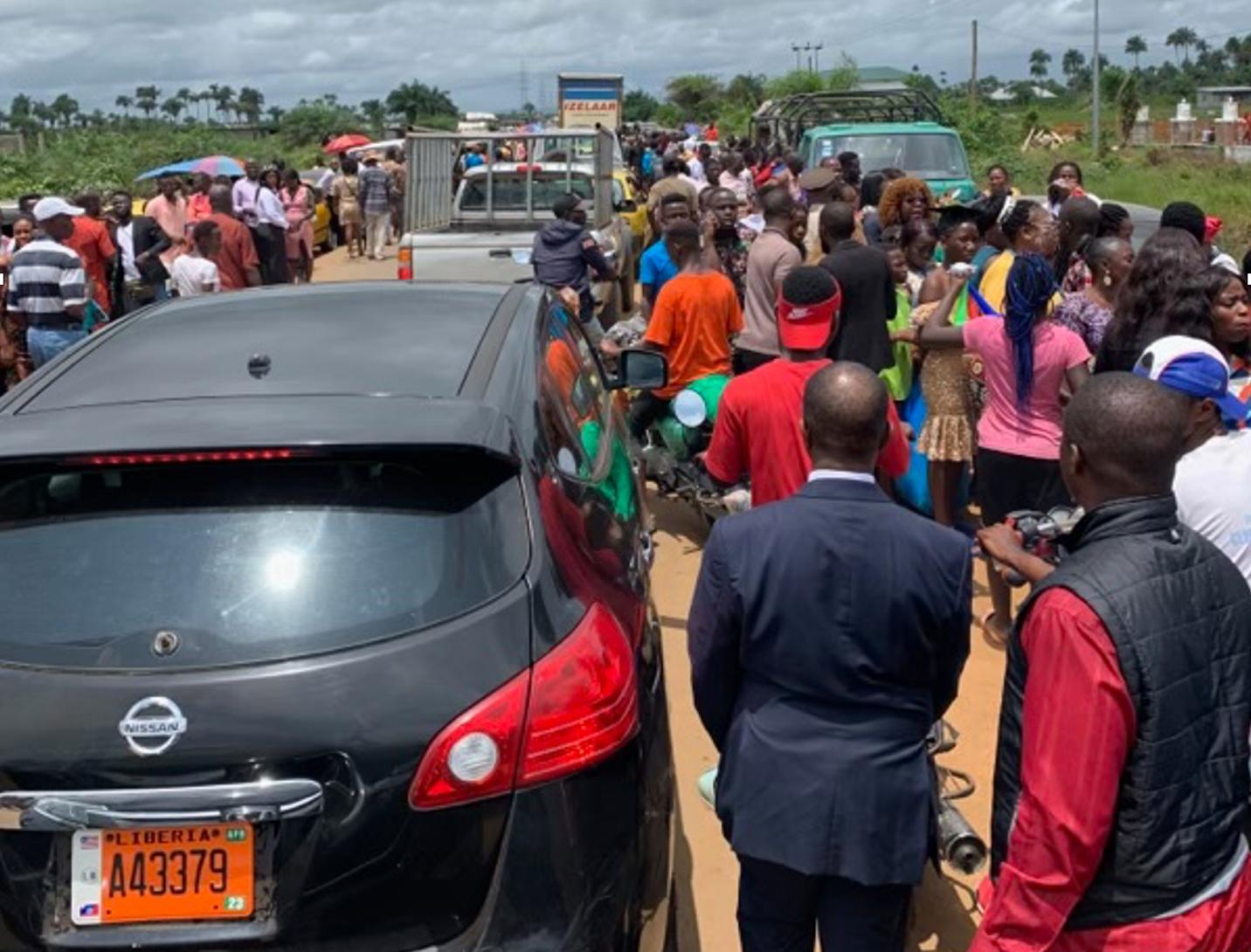 Liberia: Scores of Travelers Nearly Missed Their Flight Due to Uncontrolled Traffic on RIA Highway Resulting from UMU Graduation Liberia: Scores of Travelers Nearly Missed Their Flight Due to Uncontrolled Traffic on RIA Highway Resulting from UMU Graduation