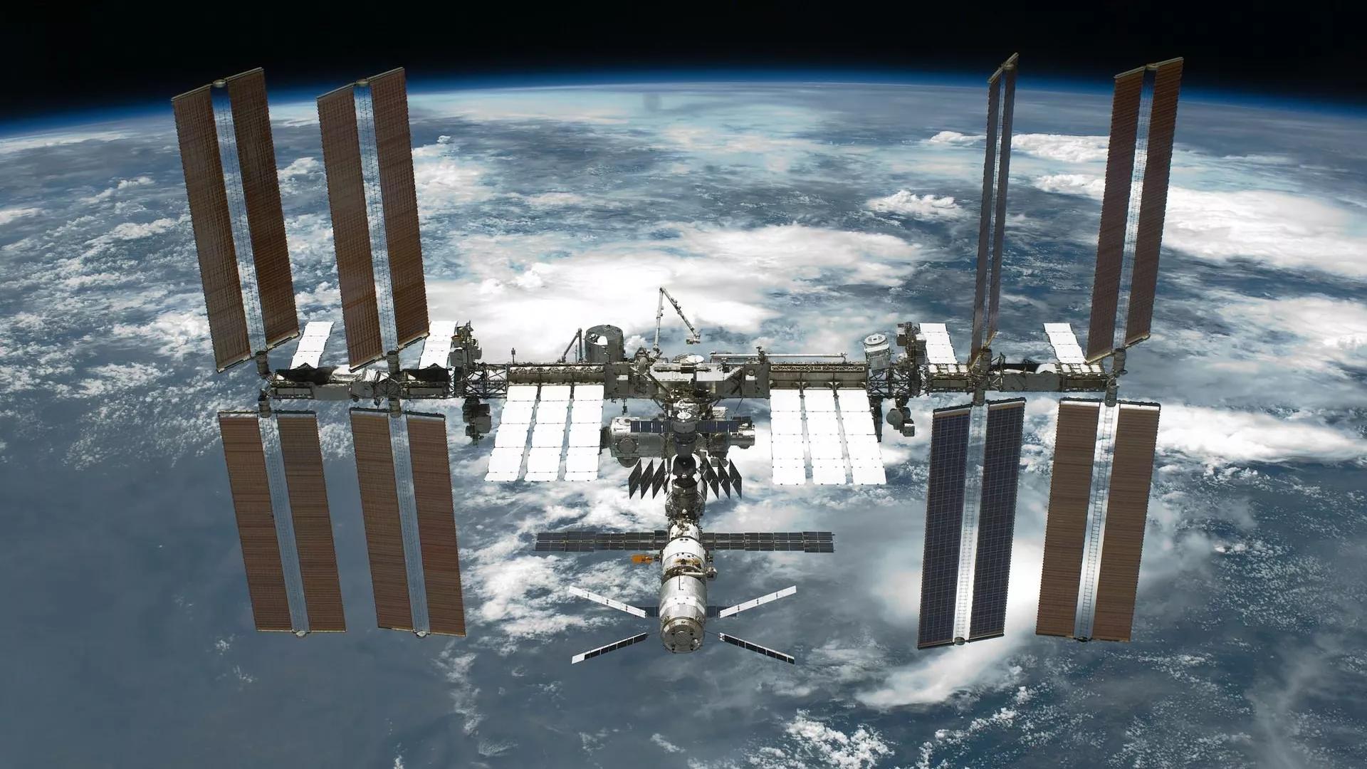 Cosmonauts Confirm Leak in Soyuz MS-22 Cooling System After Visual Inspection Cosmonauts Confirm Leak in Soyuz MS-22 Cooling System After Visual Inspection